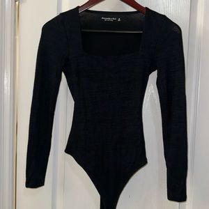 Slim-fitting long-sleeve bodysuit in a comfy fabric